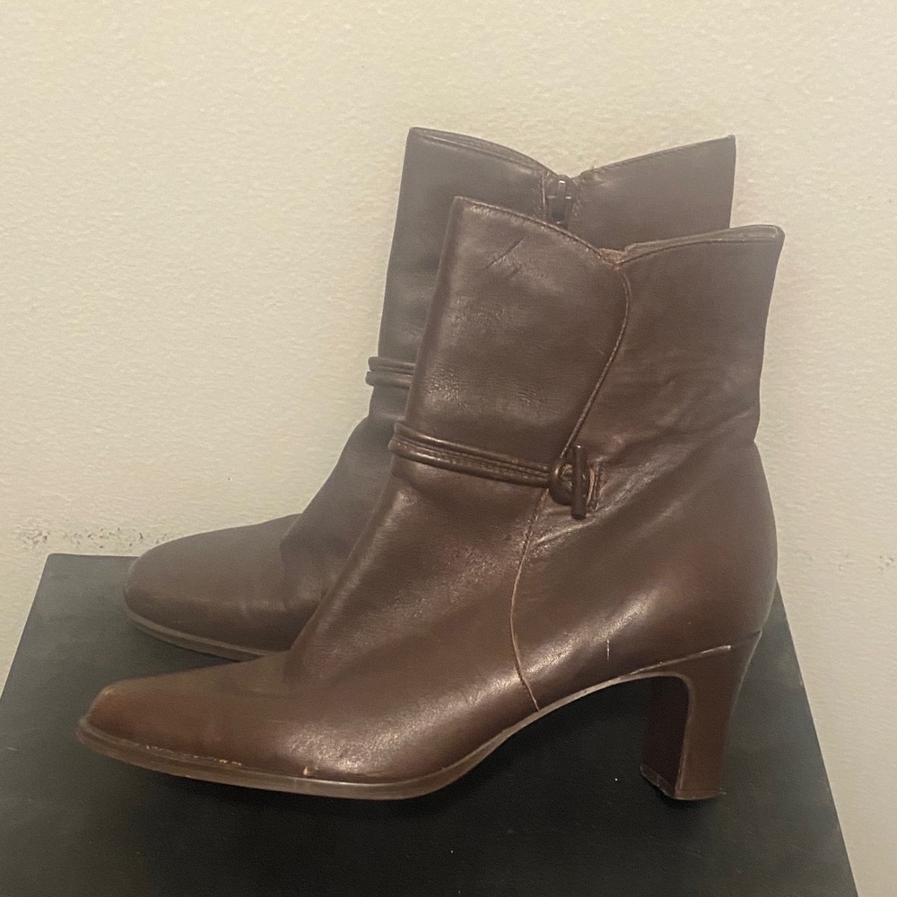 Elegant Brown Ankle Boots with heels